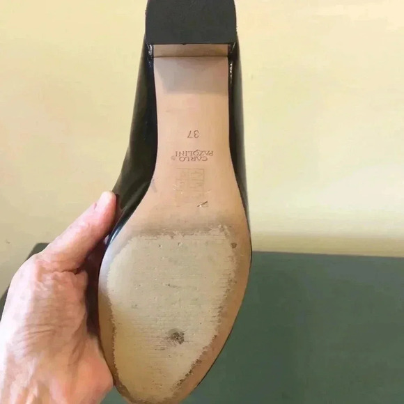 Carlo Pazolini black pumps with gold heel - Picture 6 of 8